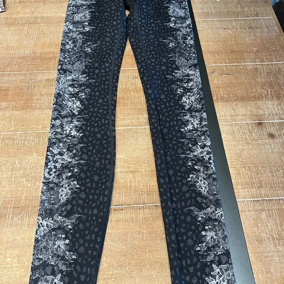 🆕 Lululemon Wunder Under Hi-Rise Leggings
Overlace Ice Grey Black - Picture 4 of 9